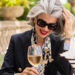 7 phụ kiện thanh lịch giúp phụ nữ trên 50 tuổi tỏa sáng một cách tinh tế và sang trọng