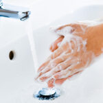 Rửa tay ngay sau khi chạm vào 10 thứ này vì sức khỏe của chính bạn