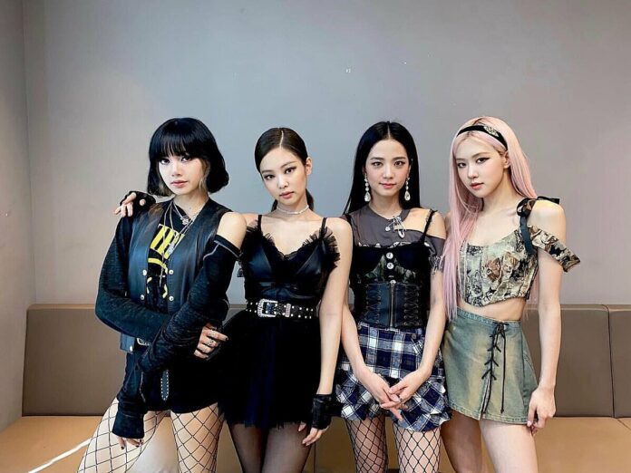 Dù cả 4 thành viên BLACKPINK đều đang theo đuổi hoạt động cá nhân dưới các công ty khác nhau, nhóm vẫn duy trì hợp đồng thương hiệu với YG Entertainment cho các hoạt động nhóm, cho thấy định hướng song song “solo lẫn nhóm” tiếp tục được khai thác tối đa (Ảnh: Internet)