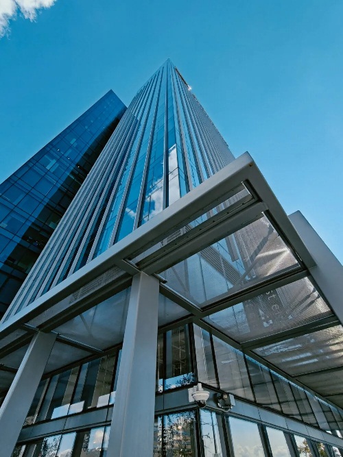 Ảnh chụp bằng điện thoại OnePlus 15 với ống kính góc siêu rộng, bộ lọc Neon (Ảnh: Internet)