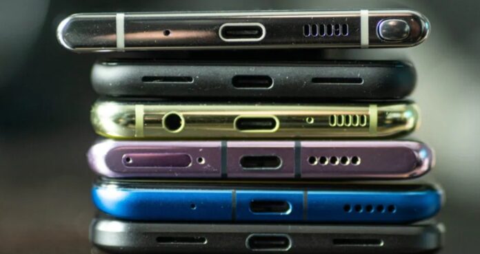 Cổng sạc USB-C của điện thoại (Ảnh: Internet)