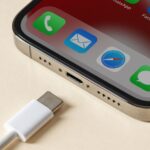 Người mua điện thoại sắp tới sẽ không còn được tặng kèm cáp sạc USB-C trong hộp? (Ảnh: Internet)