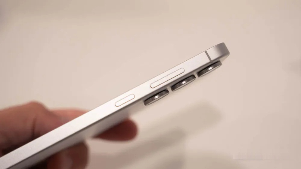 Các nút bấm bên hông của Galaxy S25 FE (Ảnh: Internet) Các nút bấm bên hông của Galaxy S25 FE (Ảnh: Internet)