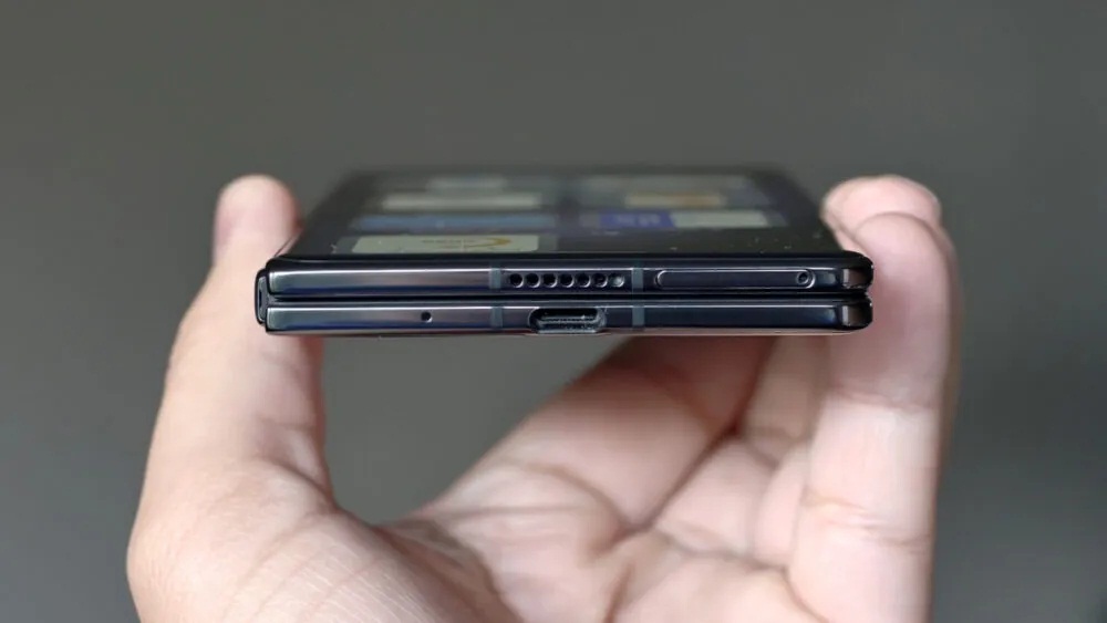 Độ dày của điện thoại màn hình gập vivo X Fold 5 (Ảnh: Internet) Độ dày của điện thoại màn hình gập vivo X Fold 5 (Ảnh: Internet)