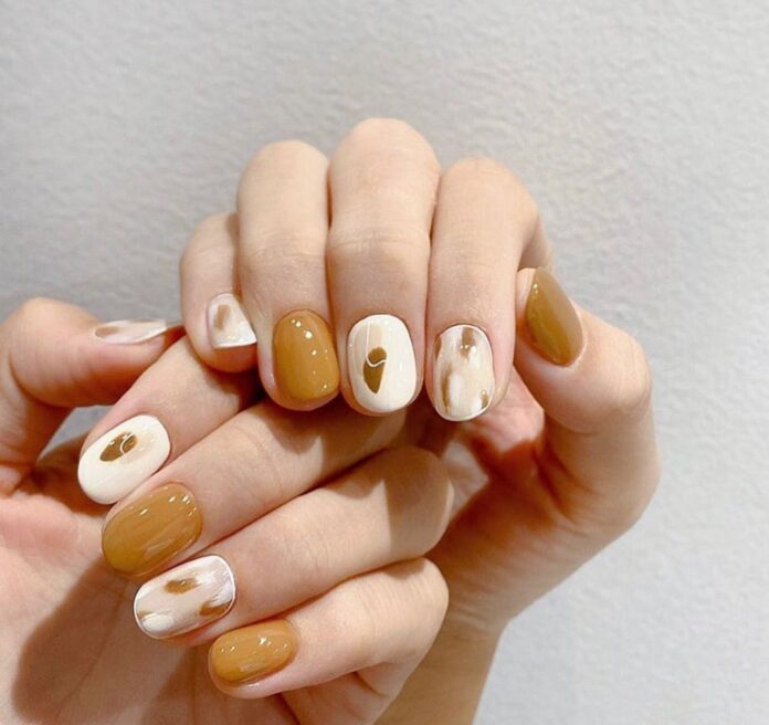[Fall nails] 300+ mẫu nail tay đẹp cho mùa thu dịu dàng, thơ mộng ấm áp dịu dàng fall nails mẫu nail đẹp Mùa thu nail gấm nail mắt mèo nail mùa thu nail tay đẹp thanh lịch thơ mộng