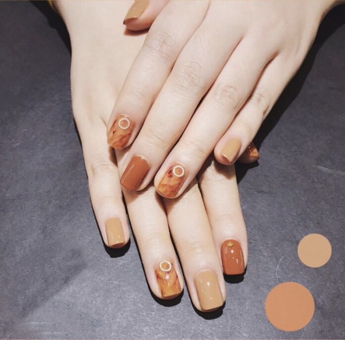 [Fall nails] 300+ mẫu nail tay đẹp cho mùa thu dịu dàng, thơ mộng ấm áp dịu dàng fall nails mẫu nail đẹp Mùa thu nail gấm nail mắt mèo nail mùa thu nail tay đẹp thanh lịch thơ mộng
