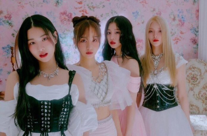 FIFTY FIFTY từng gây chú ý vào năm 2023 khi toàn bộ thành viên đệ đơn chấm dứt hợp đồng với công ty chủ quản ATTRAKT, chỉ Keena là người duy nhất rút đơn và quay trở lại, từ đó mở đường cho đội hình mới (Ảnh: Internet)