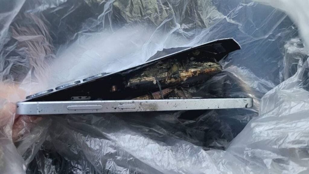 Galaxy S25+ bốc cháy sau khi quá nhiệt khiến người dùng hoang mang