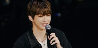 Kang Daniel biểu diễn ca khúc sắp phát hành “Watercolor” tại fanmeeting (Ảnh: Internet)