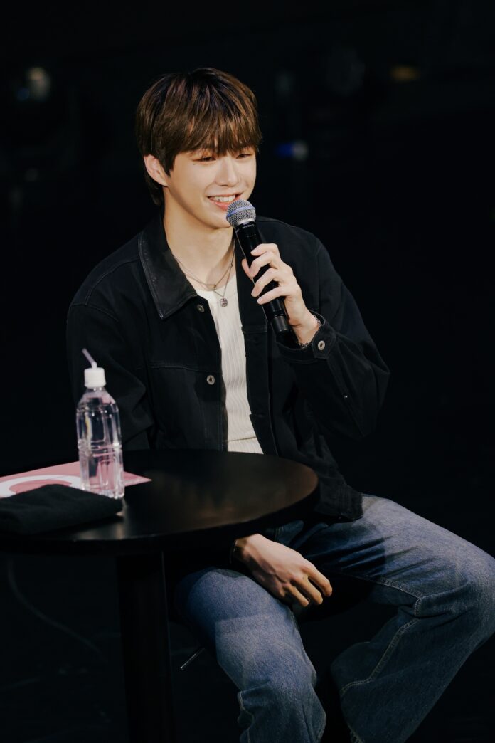 Kang Daniel biểu diễn ca khúc sắp phát hành “Watercolor” tại fanmeeting bất ngờ ca khúc Hiến Ngư Kang Daniel Kang Daniel fanmeeting người hâm mộ Nhật Bản phát hành Trình diễn Watercolor