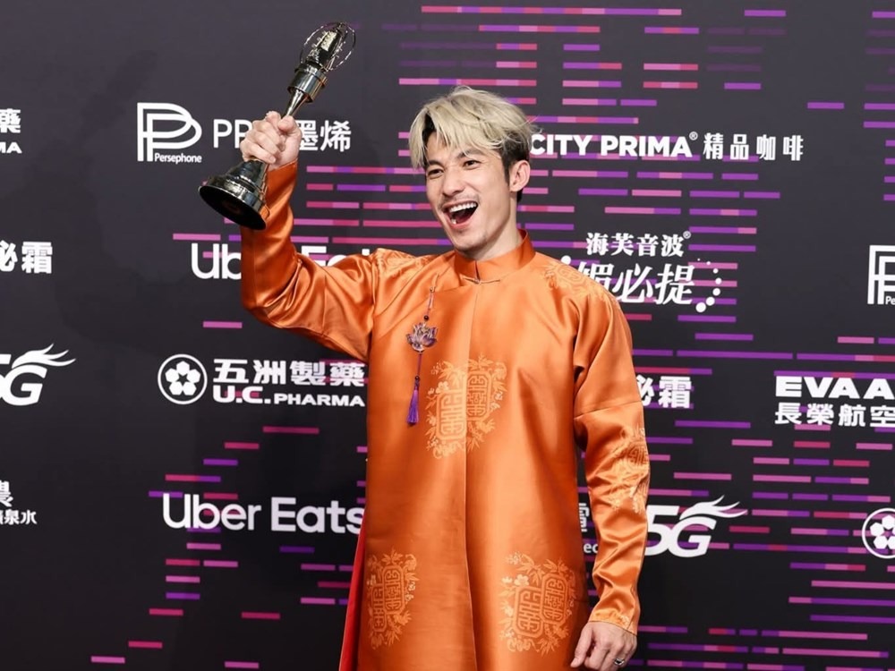 Nhìn lại thành công của bộ phim “Bác Sĩ Tha Hương” giúp Liên Bỉnh Phát giành “Thi đế” Kim Chung (Ảnh: Internet) Nhìn lại thành công của bộ phim “Bác Sĩ Tha Hương” giúp Liên Bỉnh Phát giành “Thi đế” Kim Chung (Ảnh: Internet)