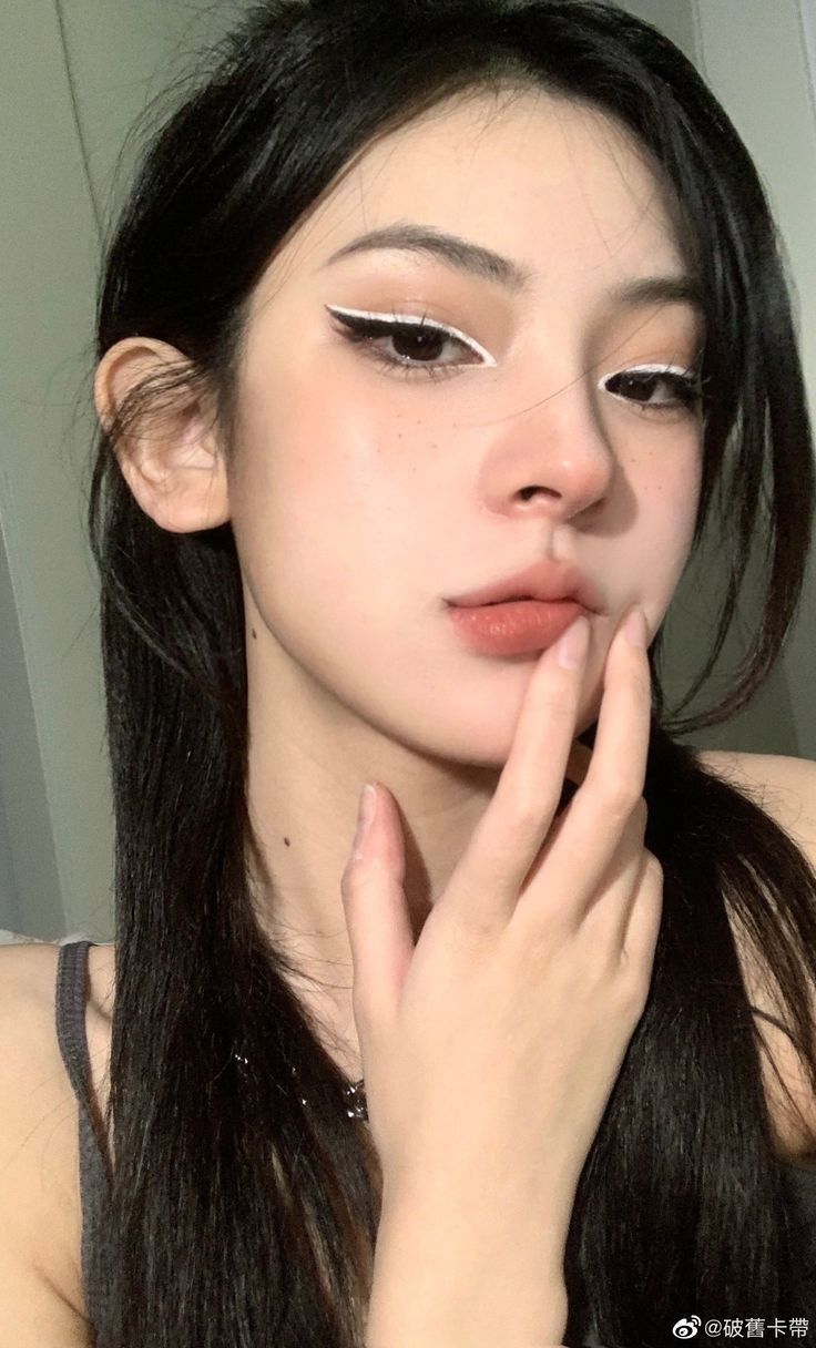 Đường kẻ mắt ấn tượng Đường kẻ mắt ấn tượng