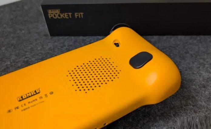 Tay cầm nút bấm phía sau của máy KONKR Pocket FIT (Ảnh: Internet)