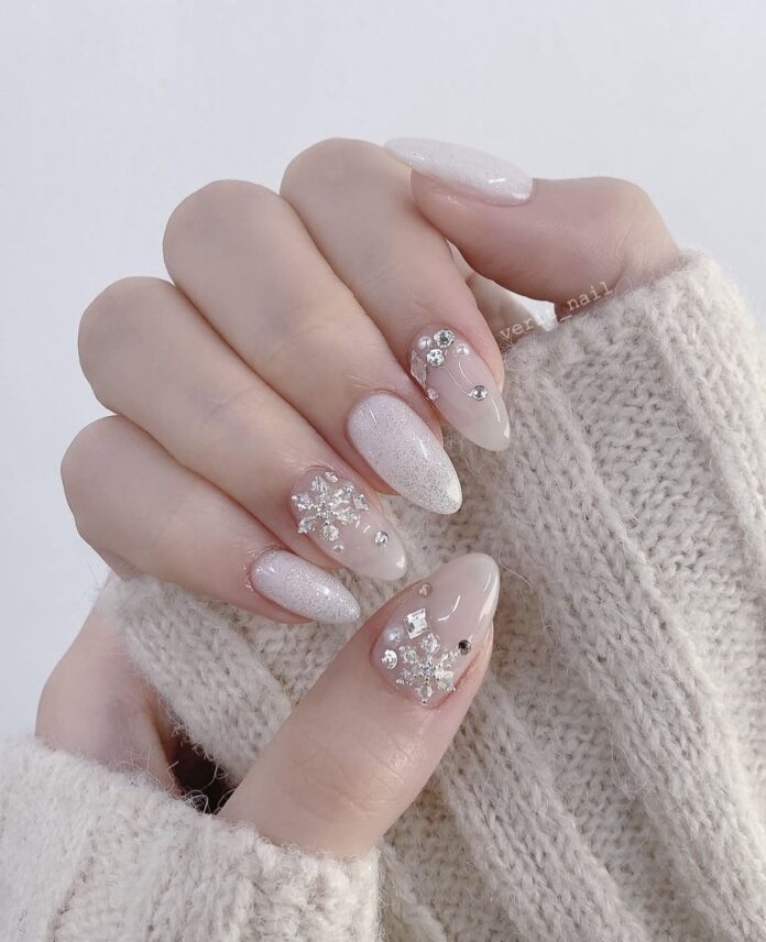 Nail cô dâu đính đá nhỏ