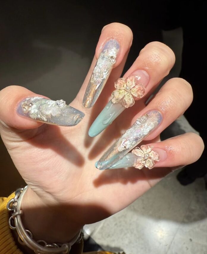Mẫu nail đắp hoa nổi dài