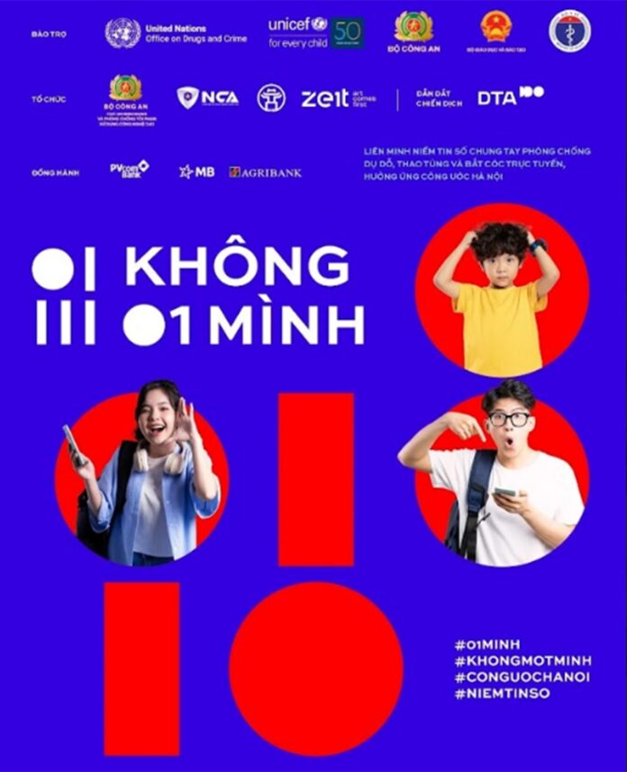 Poster chiến dịch “Không một mình – An toàn mạng” hướng tới cộng đồng sử dụng Internet xanh sạch văn minh