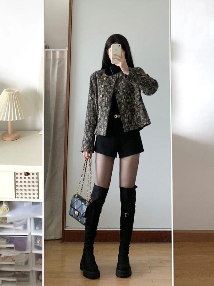 Quần short đen áo khoác ngắn và tất da đen
