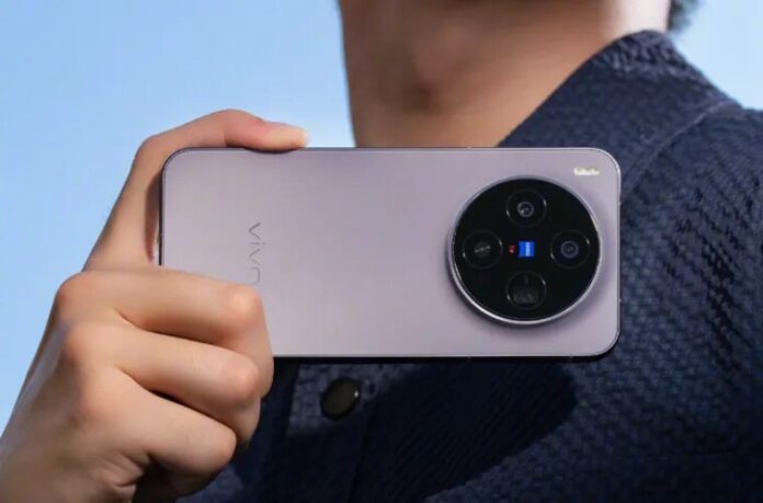 Cụm camera hợp tác cùng Zeiss là điểm nhấn của Vivo X300 Pro, với cảm biến chính Sony LYT-828 và ống kính telephoto 200MP cho khả năng zoom chi tiết và tái tạo hình ảnh sắc nét (Ảnh: Internet) Cụm camera hợp tác cùng Zeiss là điểm nhấn của Vivo X300 Pro, với cảm biến chính Sony LYT-828 và ống kính telephoto 200MP cho khả năng zoom chi tiết và tái tạo hình ảnh sắc nét (Ảnh: Internet)