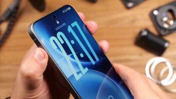 Màn hình LTPO AMOLED 6,78 inch gần như phủ trọn mặt trước, viền mỏng chỉ 1,1 mm mang lại trải nghiệm hiển thị đắm chìm khi xem phim hay chơi game (Ảnh: Internet) Màn hình LTPO AMOLED 6,78 inch gần như phủ trọn mặt trước, viền mỏng chỉ 1,1 mm mang lại trải nghiệm hiển thị đắm chìm khi xem phim hay chơi game (Ảnh: Internet)