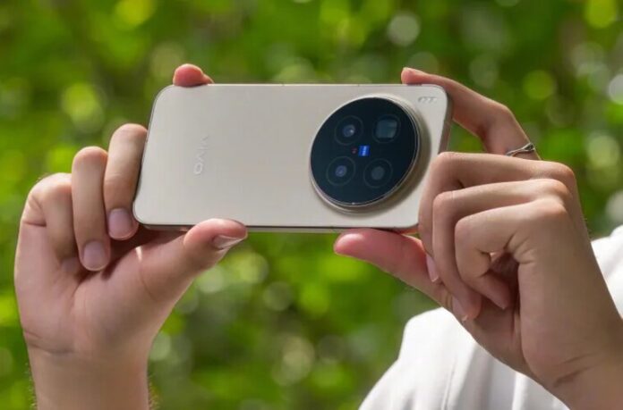 Vivo X300 Pro cho cảm giác cầm nắm chắc tay và cân bằng, dù thân máy lớn nhưng được bo cong nhẹ ở các cạnh, giúp sử dụng lâu vẫn thoải mái (Ảnh: Internet) Vivo X300 Pro cho cảm giác cầm nắm chắc tay và cân bằng, dù thân máy lớn nhưng được bo cong nhẹ ở các cạnh, giúp sử dụng lâu vẫn thoải mái (Ảnh: Internet)