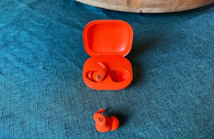 Tai nghe Beats Powerbeats Fit (Ảnh: Internet) Tai nghe Beats Powerbeats Fit (Ảnh: Internet)