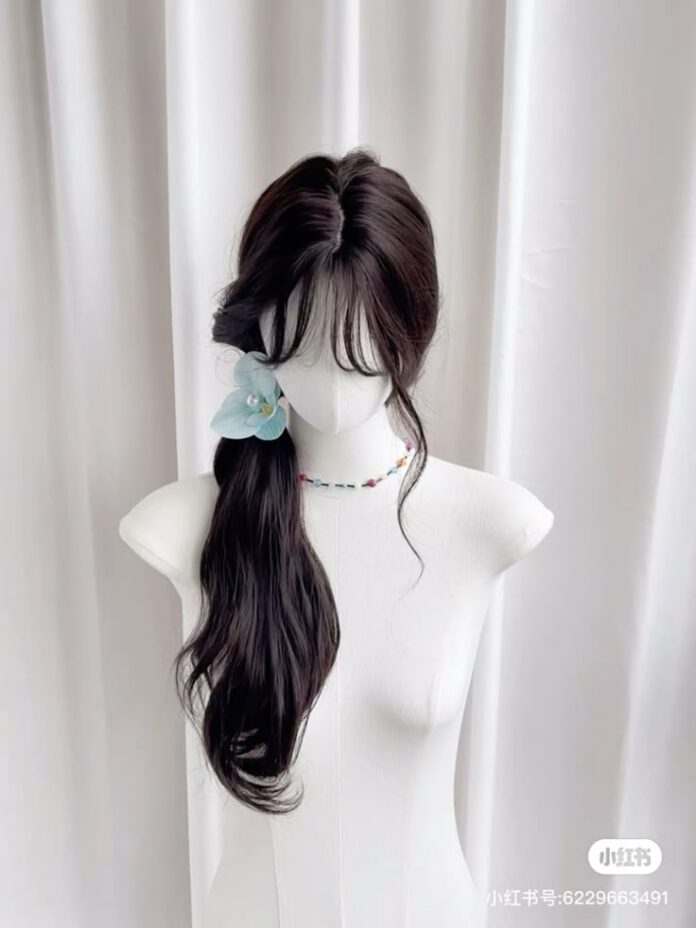 Tạo kiểu cho tóc dài buộc lệch 1 bên