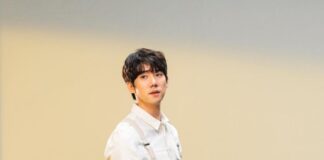 Yoo Yeon Seok bất ngờ tiết lộ xuất thân “thìa vàng” — Gia thế tri thức khiến ai nấy đều ngỡ ngàng Gia đình Yoo Yeon Seok có ít nhất hai người giữ chức danh giáo sư — bố anh trong lĩnh vực kỹ thuật và anh trai cả trong ngành toán học — cho thấy truyền thống học thuật mạnh mẽ đã ảnh hưởng sâu sắc đến tư duy và cách sống của nam diễn viên (Ảnh: Internet)