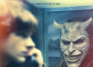 Cảnh poster phim Điện Thoại Đen 2 với nhân vật Grabber đeo mặt nạ kinh dị