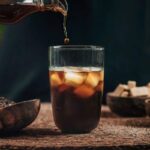 8 cách uống cà phê lành mạnh giúp bạn tận hưởng trọn vẹn hương vị và lợi ích Uống đủ nước song song với cà phê