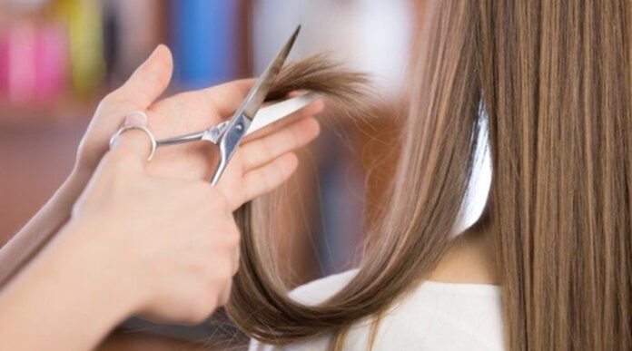 Cắt tỉa tóc chẻ ngọn thường xuyên
