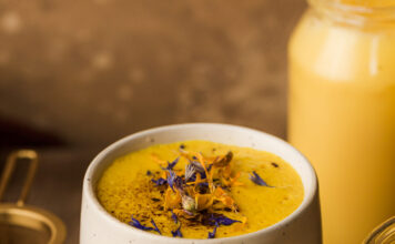 9 loại đồ uống tốt cho đường ruột được các chuyên gia dinh dưỡng khuyên dùng Latte nghệ