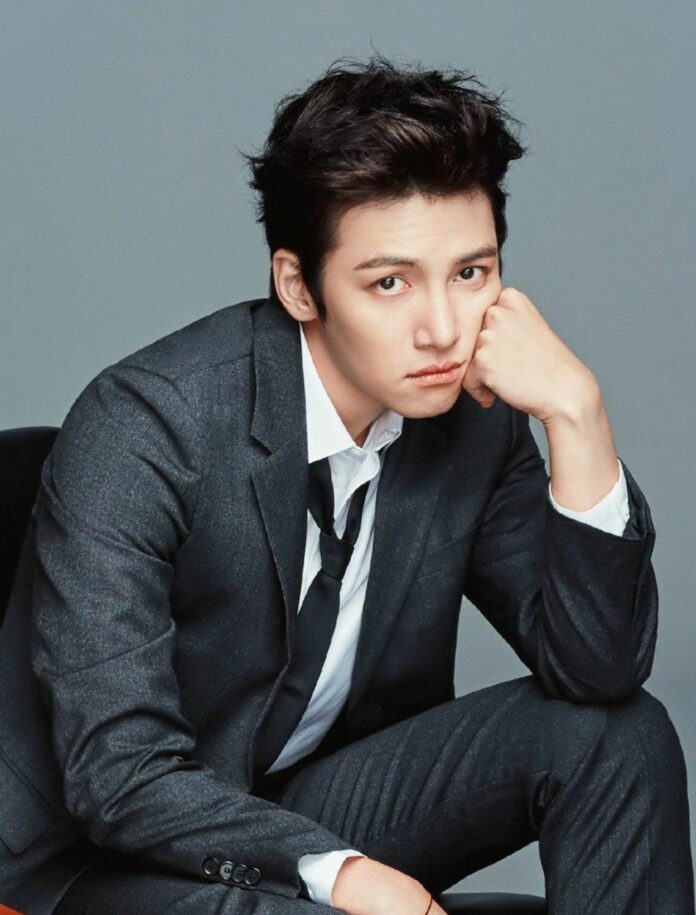 Ji Chang-wook đảm nhận vai Choi Seok, một pháp sư tài giỏi đồng thời là giám đốc Bảo tàng Oseong