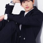 lựa chọn hoàn hảo để anh vừa có thể phát triển sự nghiệp diễn viên, vừa tái khẳng định bản sắc âm nhạc của mình