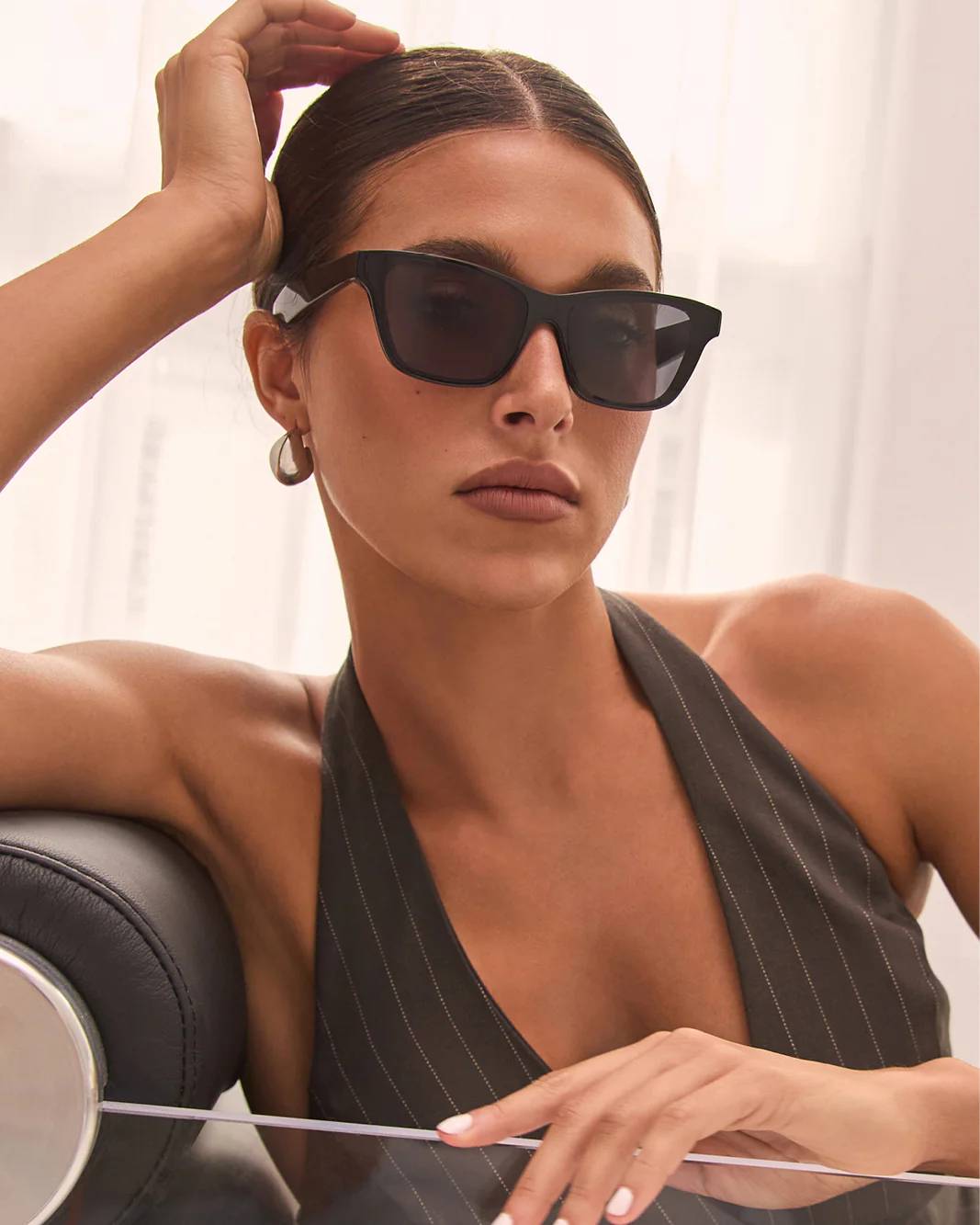 Kính râm không chỉ là phụ kiện thời trang mà còn là vật dụng bảo vệ mắt quan trọng