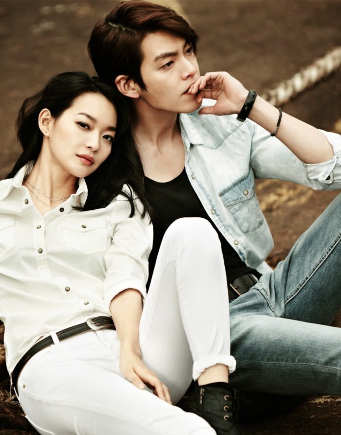 Kim Woo Bin và Shin Min Ah công khai hẹn hò vào năm 2015