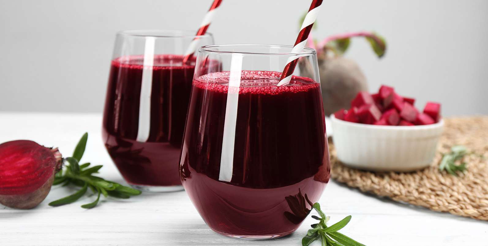 Củ dền chứa nhiều betalain – nhóm hợp chất chống oxy hóa mạnh giúp trung hòa các gốc tự do gây hại