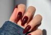 9 màu nail kinh điển giúp bạn tỏa sáng trong mùa lễ hội cuối năm Đỏ rượu vang ánh nâu