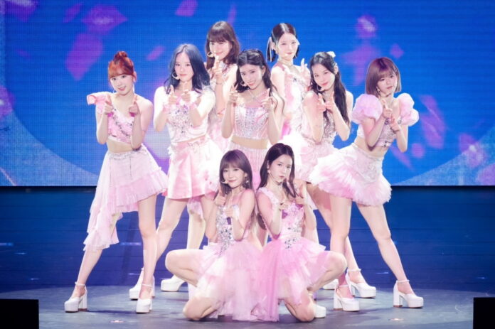 NiziU đã hai năm liên tiếp giành được AAA Popularity Award, minh chứng cho sức ảnh hưởng bền bỉ và tình cảm gắn bó sâu sắc giữa nhóm và người hâm mộ trên toàn thế giới