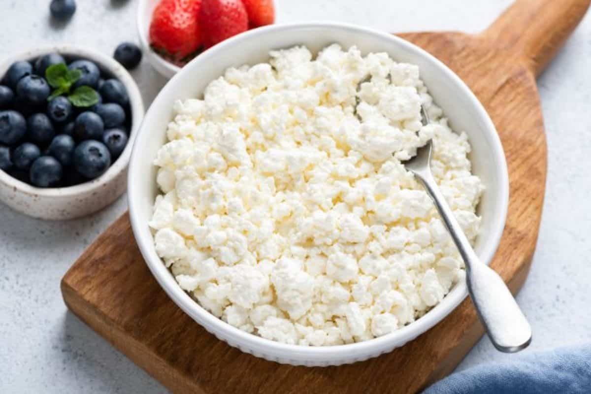 Phô mai cottage chứa nhiều canxi và phốt pho