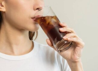 Uống soda ăn kiêng có làm tăng lượng đường trong máu không? Soda ăn kiêng