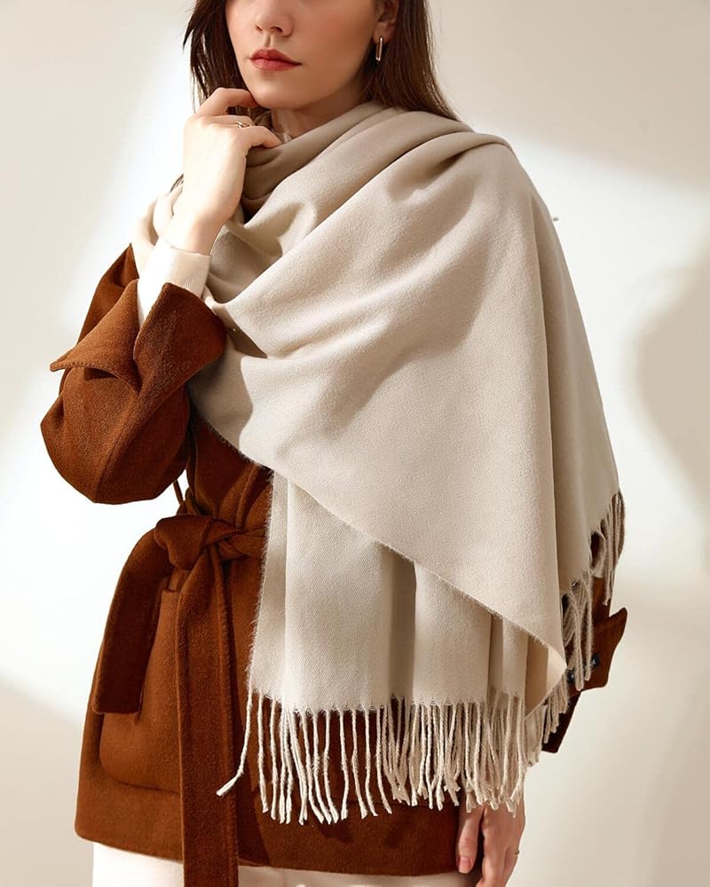 Khăn choàng màu trung tính