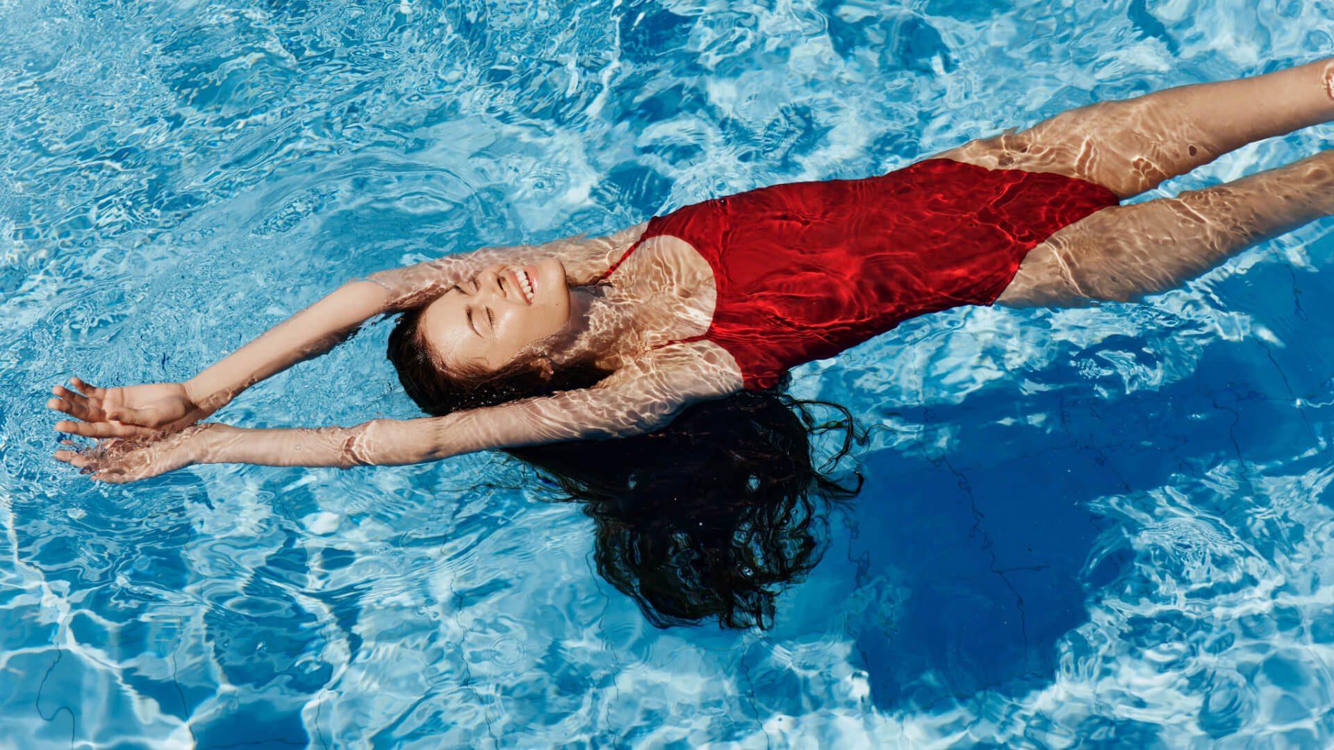 Bơi trong hồ bơi chứa clo