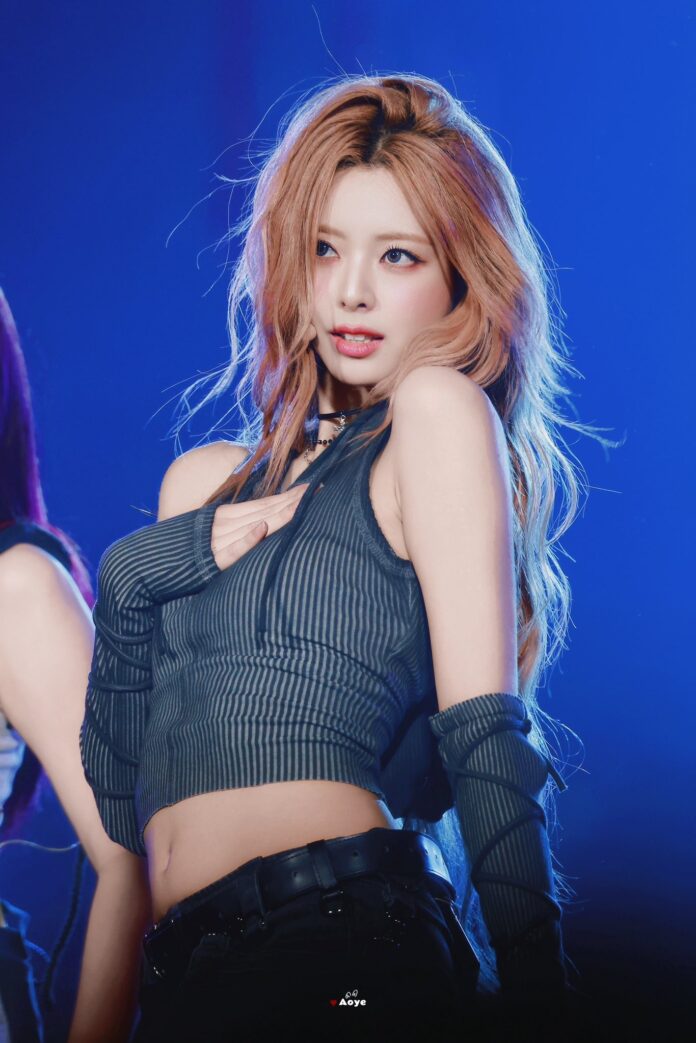 Dù lịch trình đóng phim ngày càng bận rộn, Yuna vẫn duy trì hoạt động năng nổ cùng ITZY