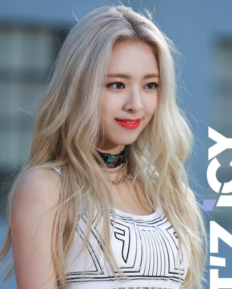 Yuna (ITZY) hóa thân thành nữ diễn viên hàng đầu trong phim My Favorite Employee