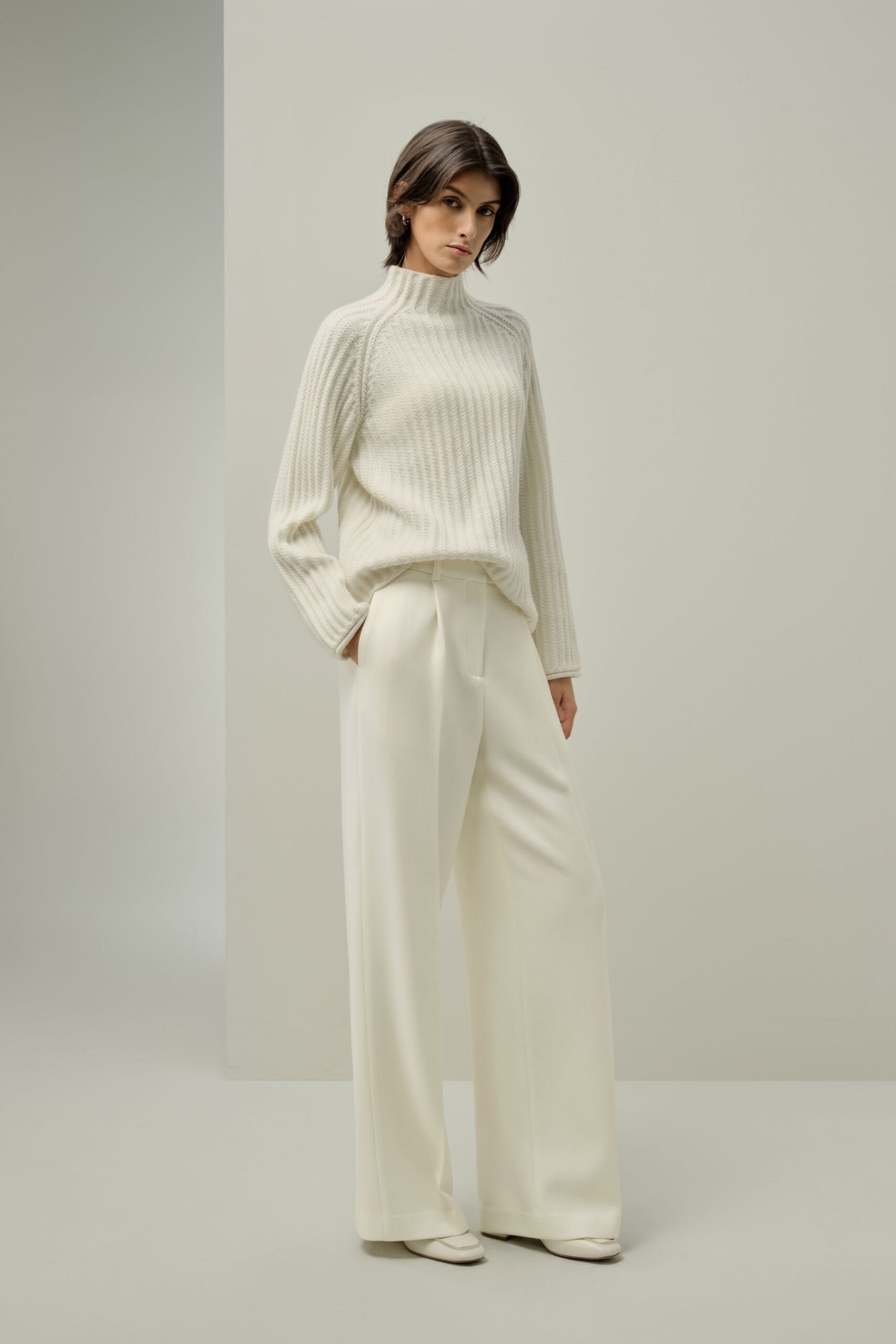 Gợi ý 10 cách phối đồ phong cách smart casual mùa đông cho nữ: Thanh lịch, ấm áp, thoải mái và thời trang