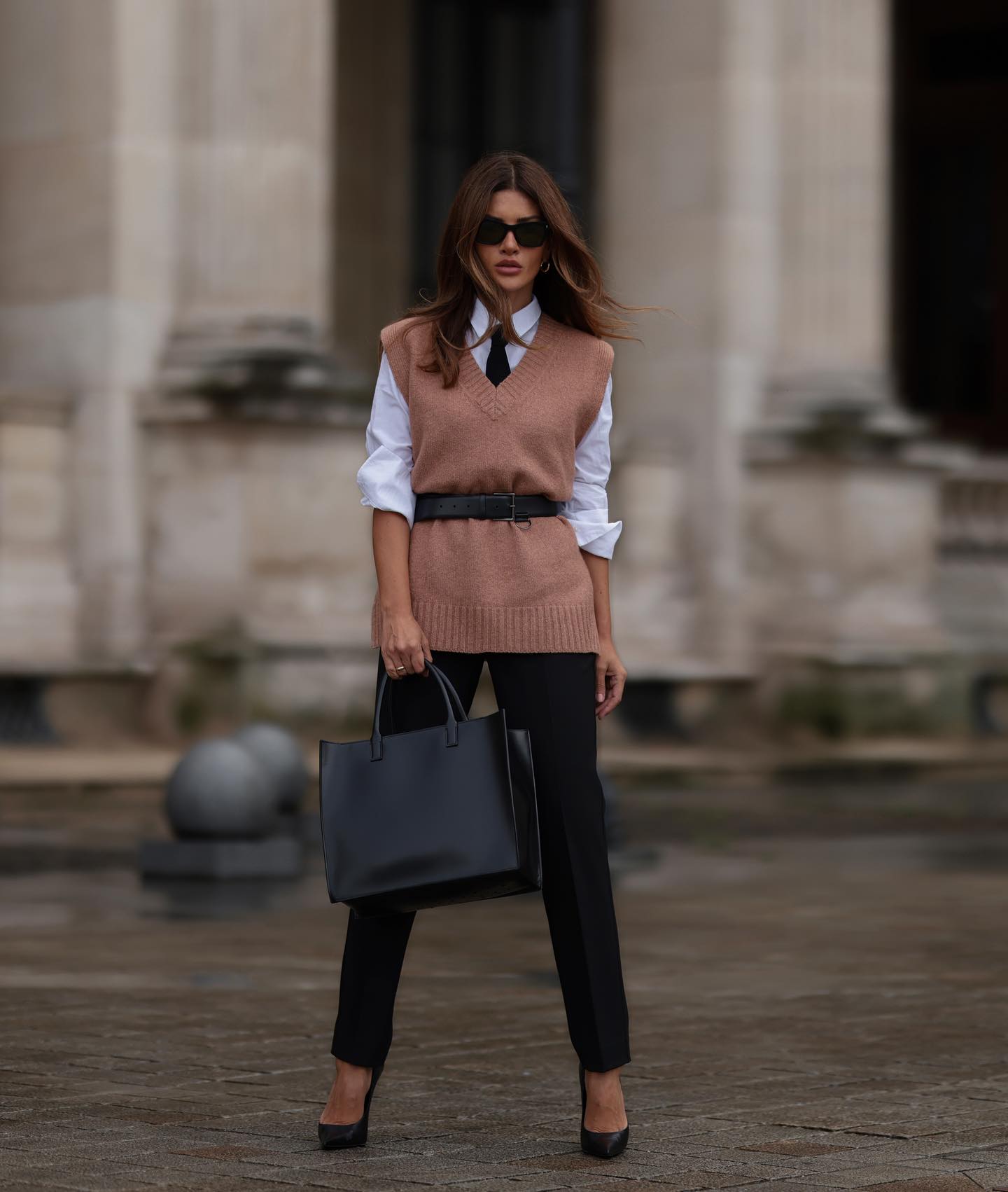 Sơ mi cài nút mặc trong gile len