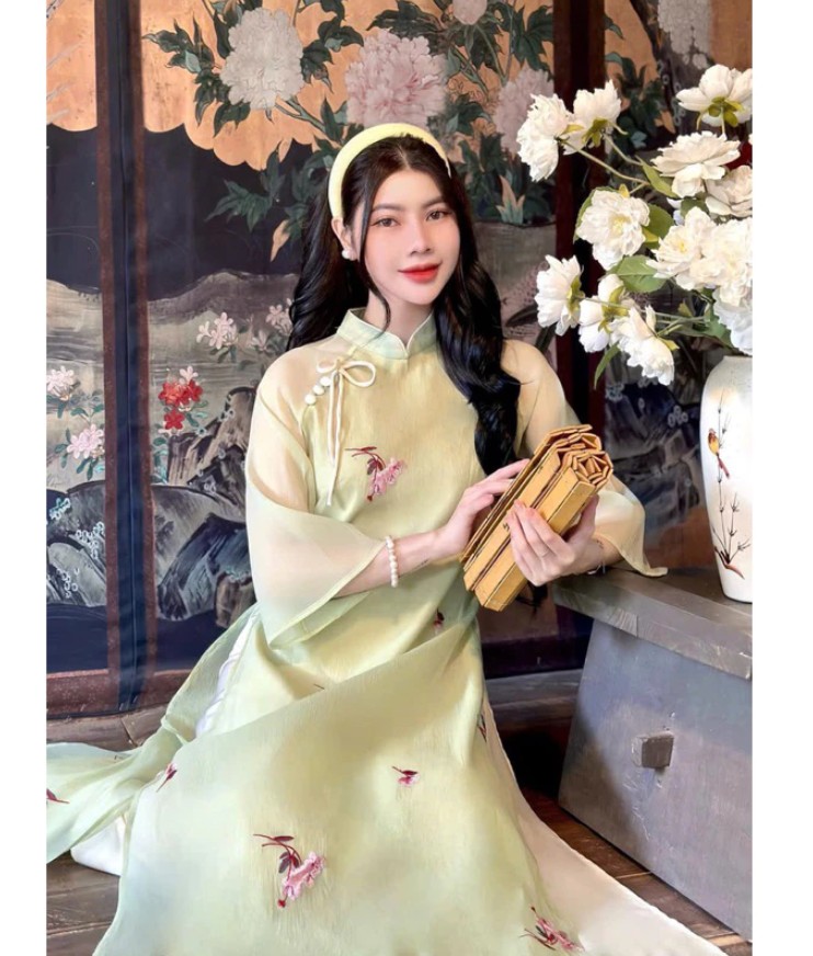 Áo dài thêu hoa nổi cúc nơ xinh