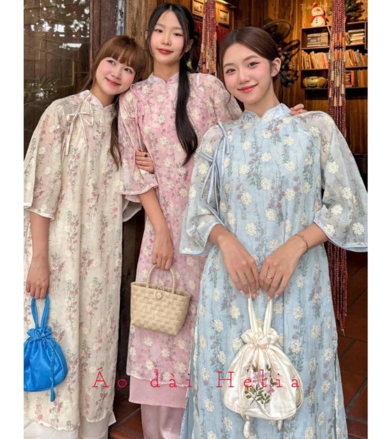 Áo dài cách tân 4 tà phom suông voan tơ dệt hoa nổi