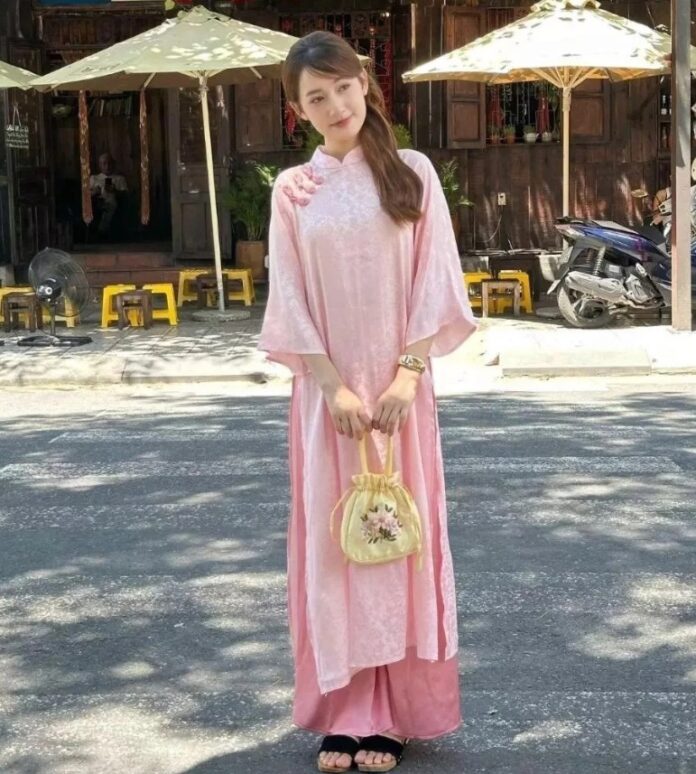 Áo dài lông vũ Yến Phượng dáng xuông