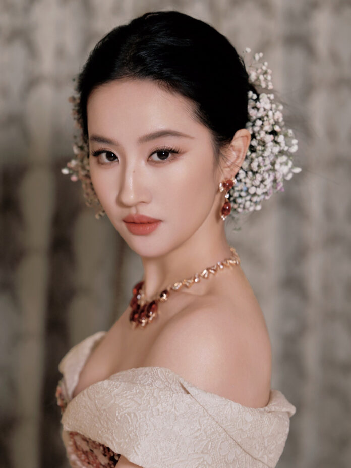 búi tóc Lưu Diệc Phi